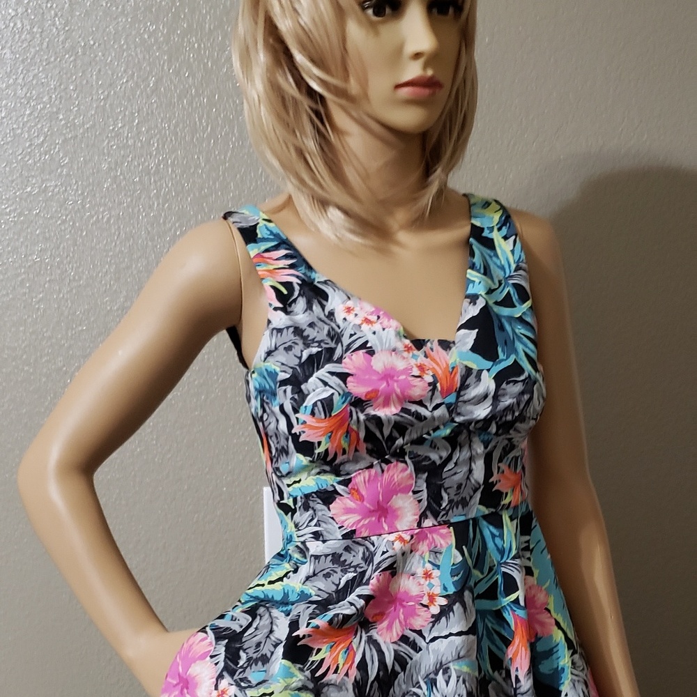 Stunning Guess Floral Mini Dress